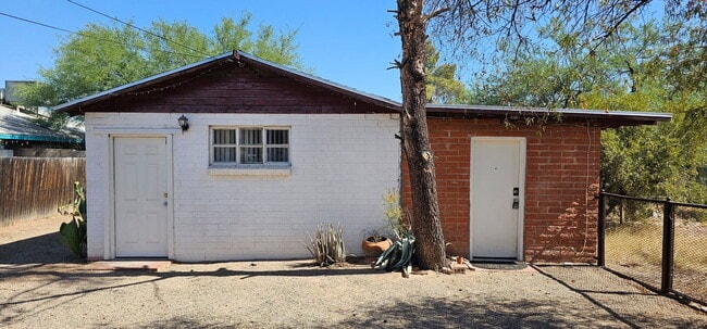 Building Photo - 3441 N Mountain Ave Unit guest house