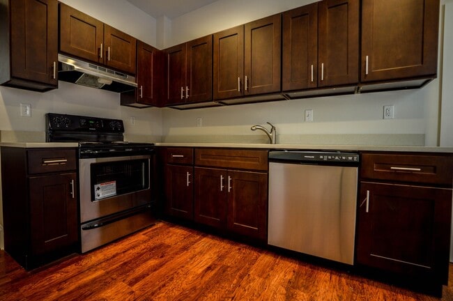Building Photo - 3721 Chestnut St Rental