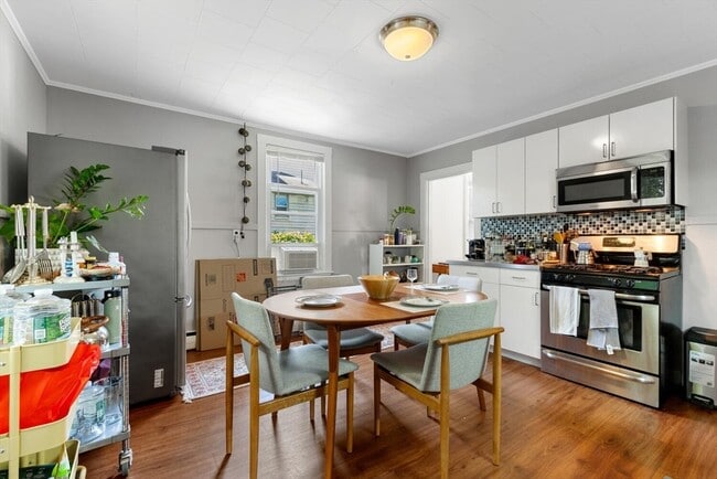 Photo - 17 Holworthy Pl