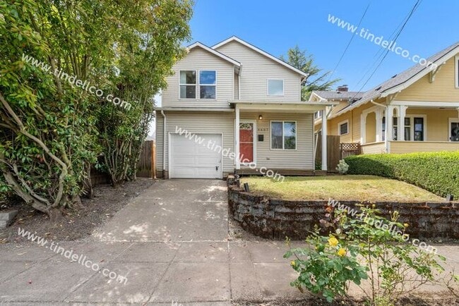 Spacious 3BR w/ Fenced Backyard w/ Deck – ... - Spacious 3BR w/ Fenced Backyard w/ Deck – ... House