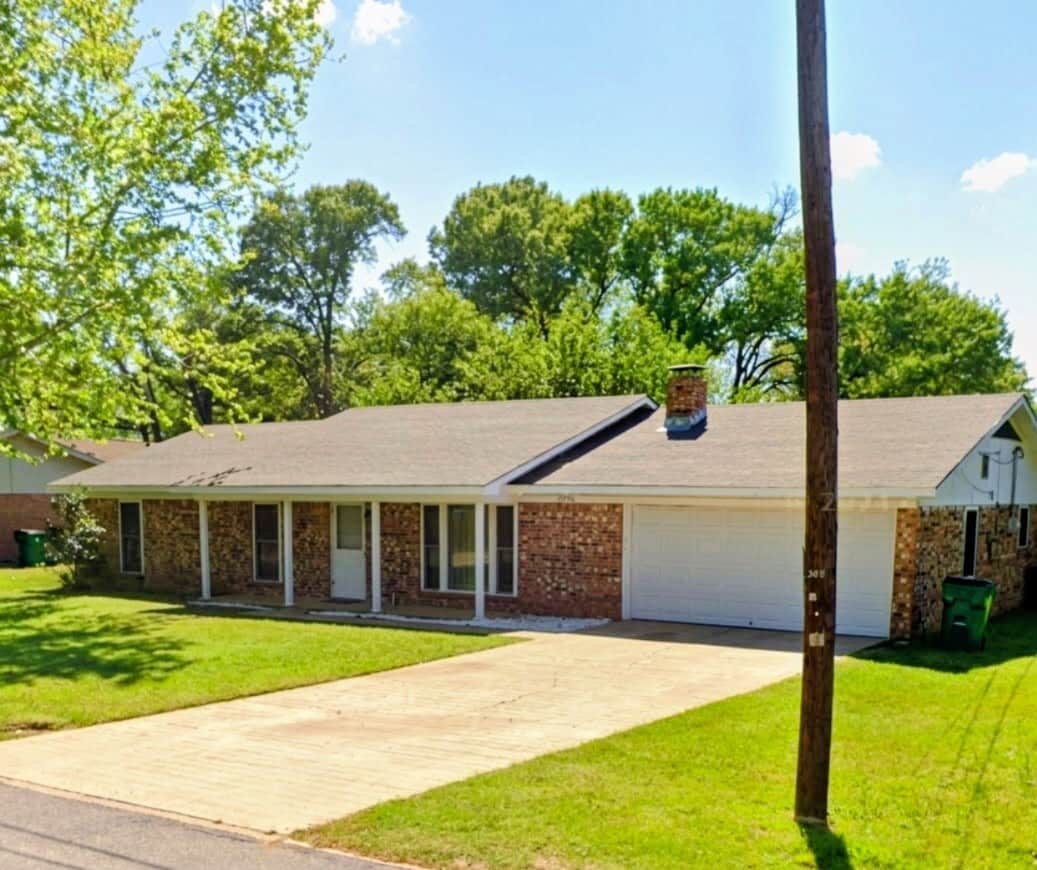 Photo - 305 Ferguson Rd