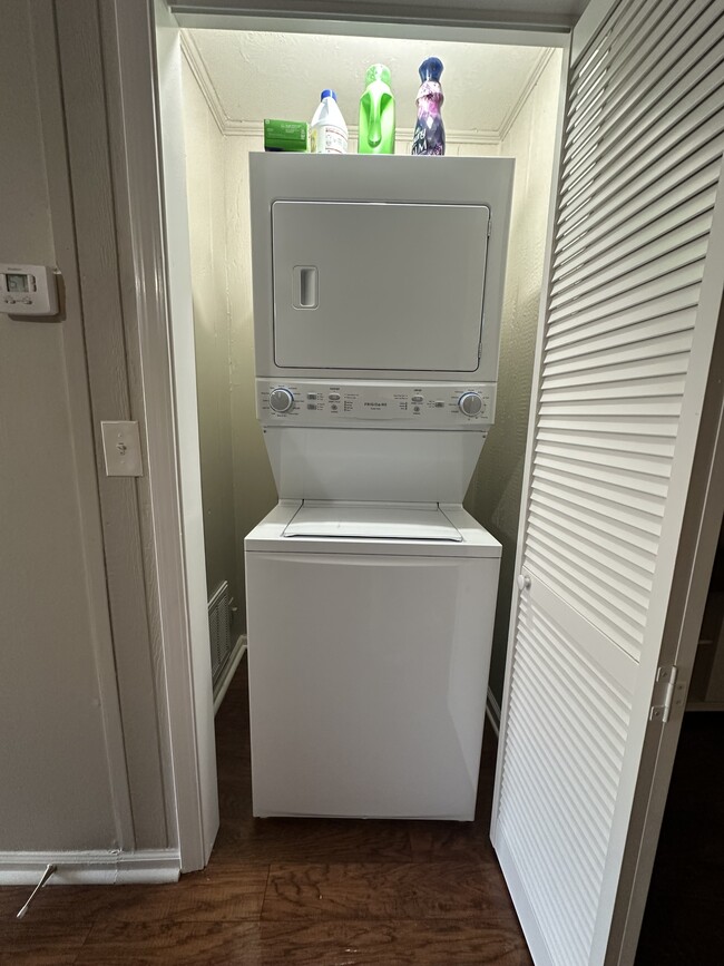 Photo - 125 Eaglewood Way