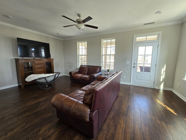 Photo - 2031 Tollgate Blvd
