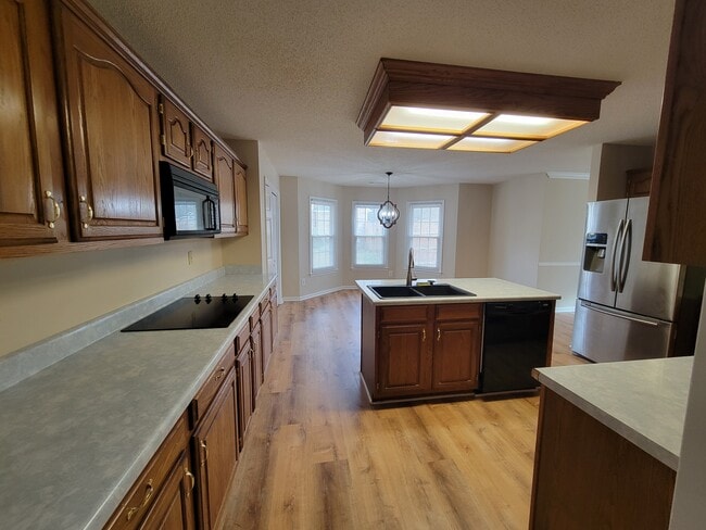 Photo - 122 Pebblebrook Cir