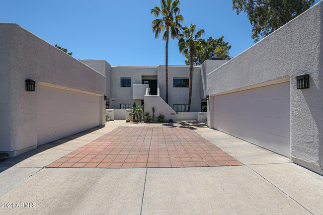 Photo - 2939 E Rose Ln Townhome