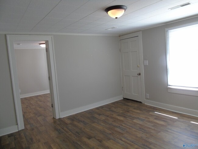 Photo - 1107 England St NE