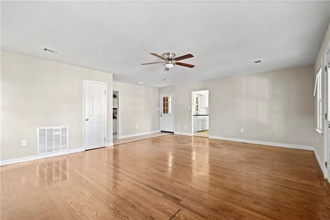 Photo - 207 Tanglewood Dr