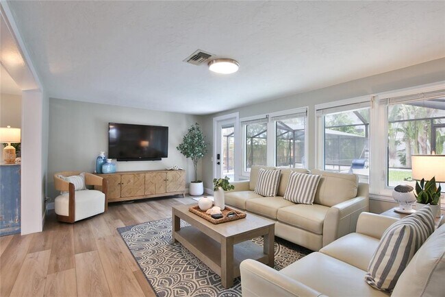 211 Island Cir