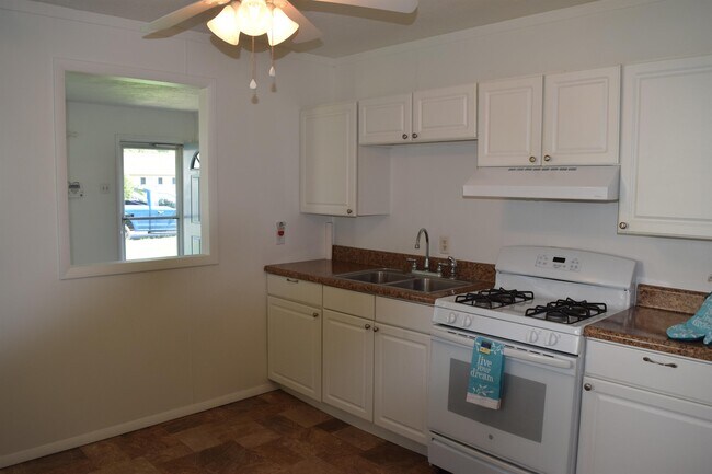 Photo - 2007 Somerville Dr