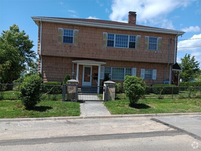 Building Photo - 2 Hillcrest Ave Unit 2 Rental