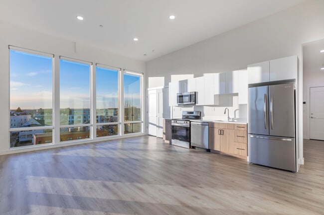 Photo - 319 Broadway