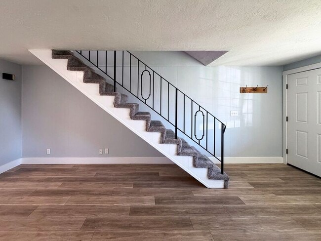 Photo - 525 Cinderella Loop