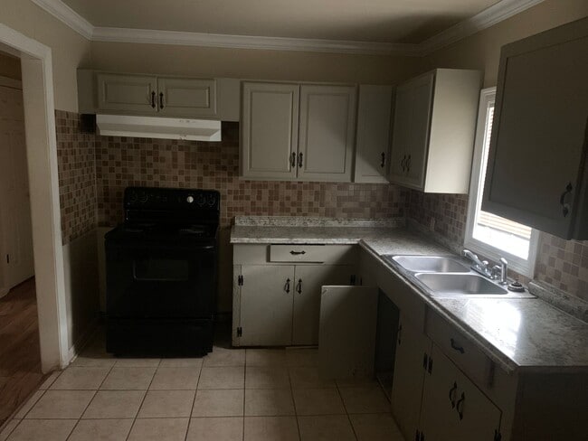 Building Photo - 2951 Poland St Rental