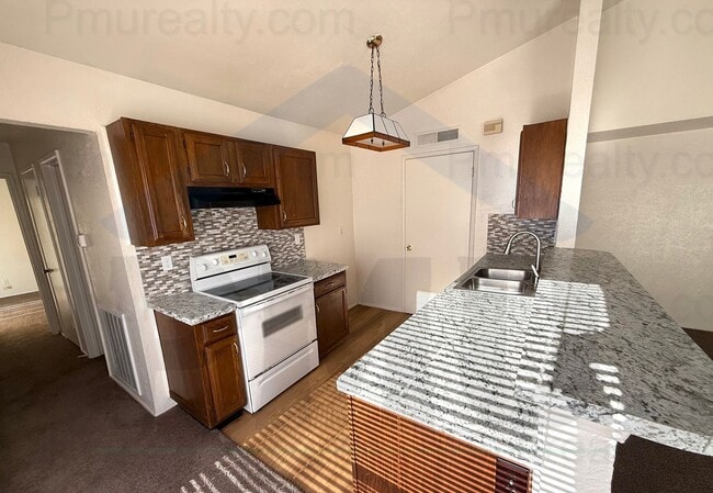 Photo - AVAILABLE NOW!!! Half Duplex 2 bed 1 bath ...