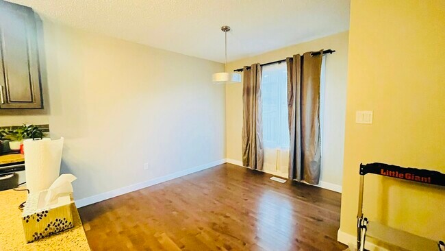 Photo - 5925 Anthony Cres SW