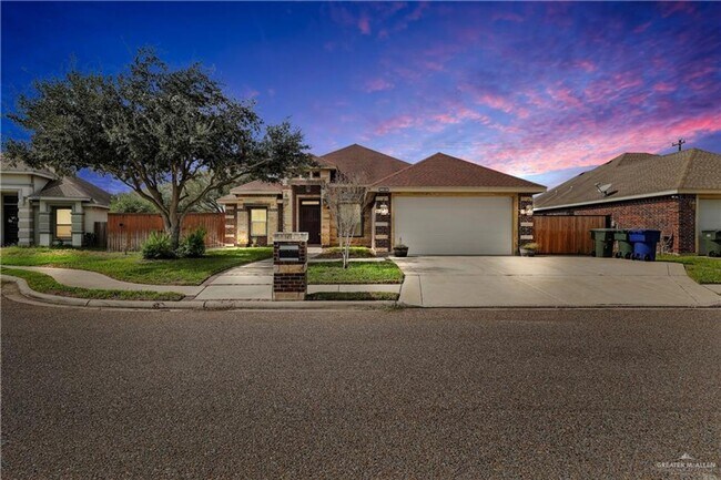 Building Photo - SPACIOUS HOME FOR RENT!!