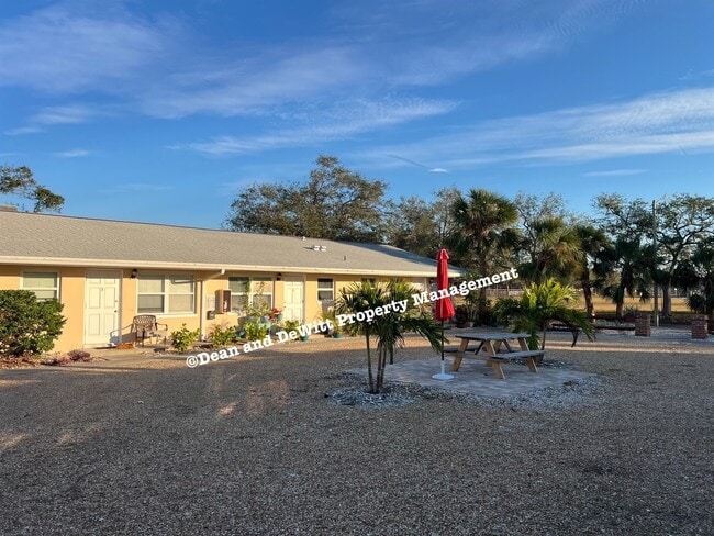 Building Photo - 1 Bed/1 Bath - Unit 7
