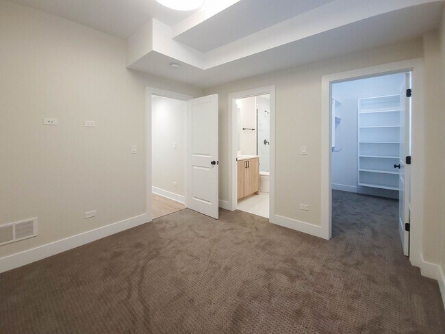 Photo - 1405 W Belden Ave Unit 1