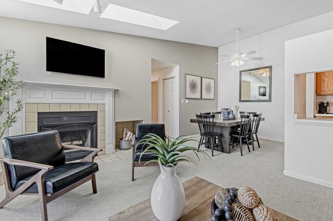 Foxcroft Apartments Living Room