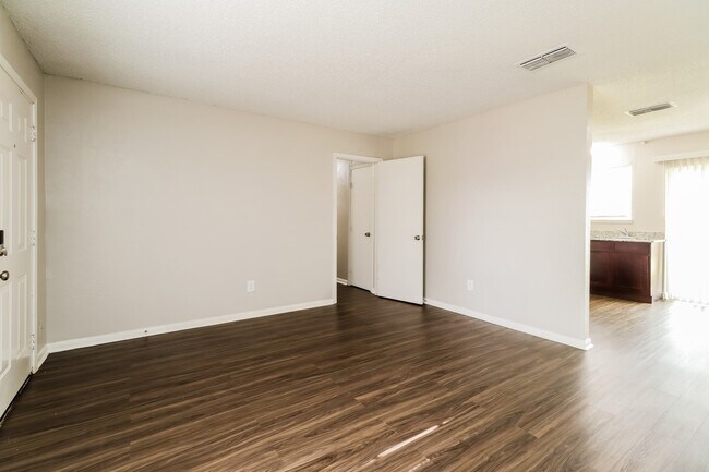 Photo - 7218 Wren Cir