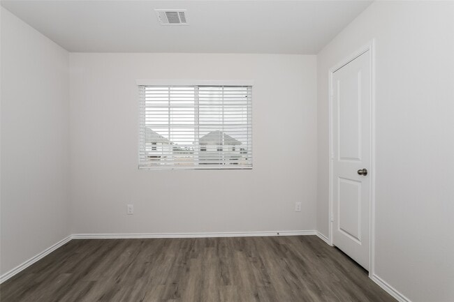 Photo - 411 Brushback Dr