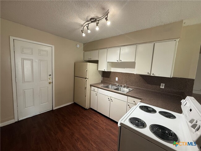 Building Photo - 1243 N LBJ Dr Rental