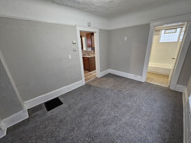 Photo - 17005 Grovewood Ave