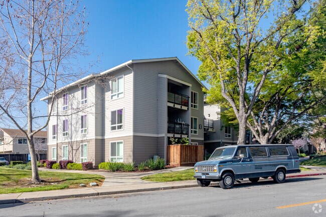 Building - Moulton Plaza