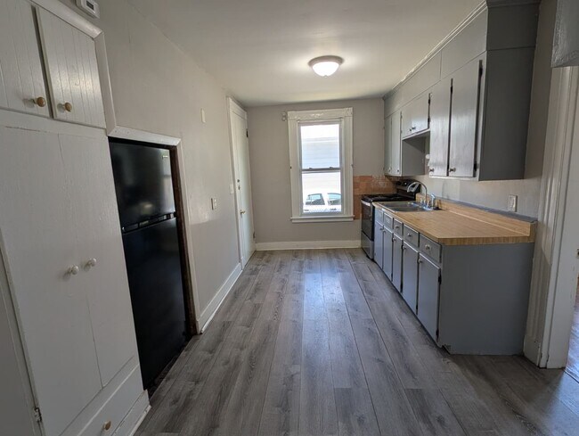Photo - 476 Thompson Ave Unidad 1