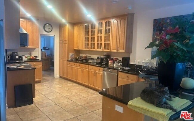 1664 Benedict Canyon Drive