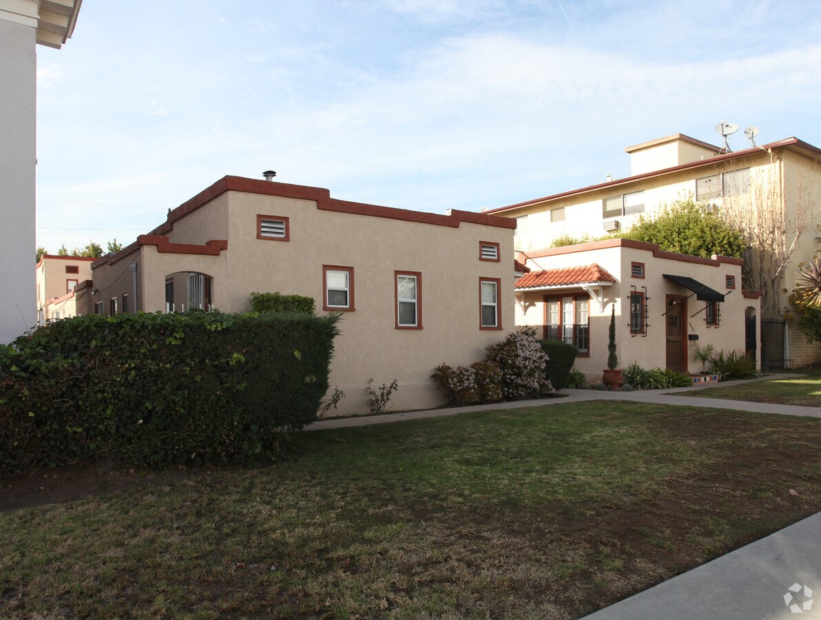 Photo - 1967-1977 N Vermont Ave