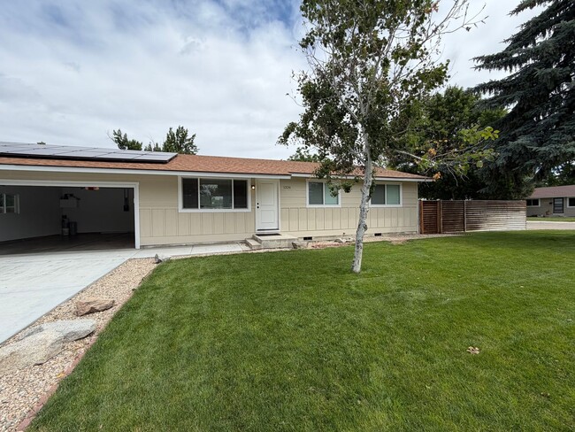 Building Photo - Incredible Location with Huge RV Parking Space!