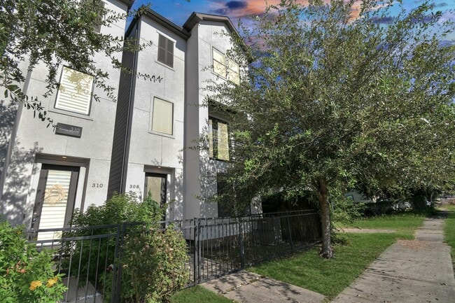 Photo - 308 Palmer St