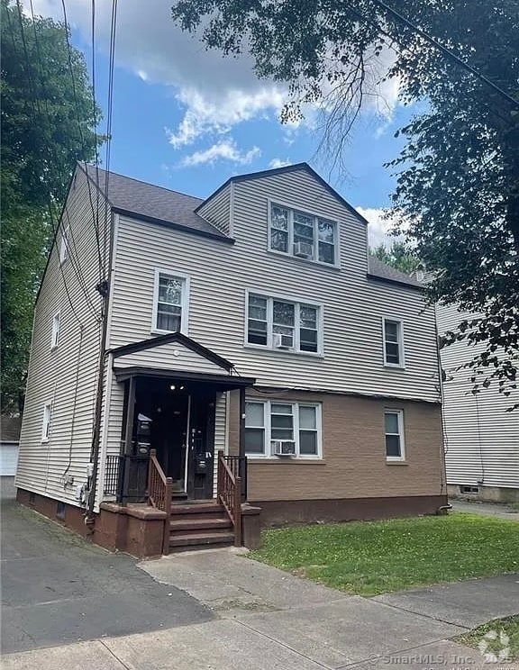 Building Photo - 37 Goodyear St Unit 3 Rental