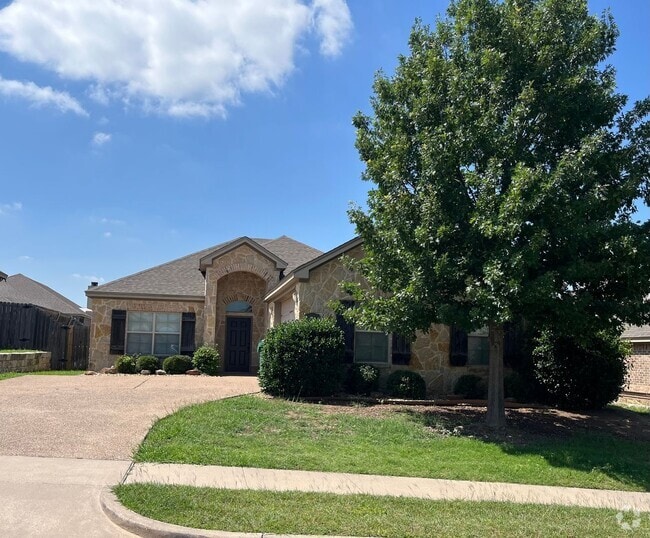 Building Photo - 3017 Stallion Dr Rental