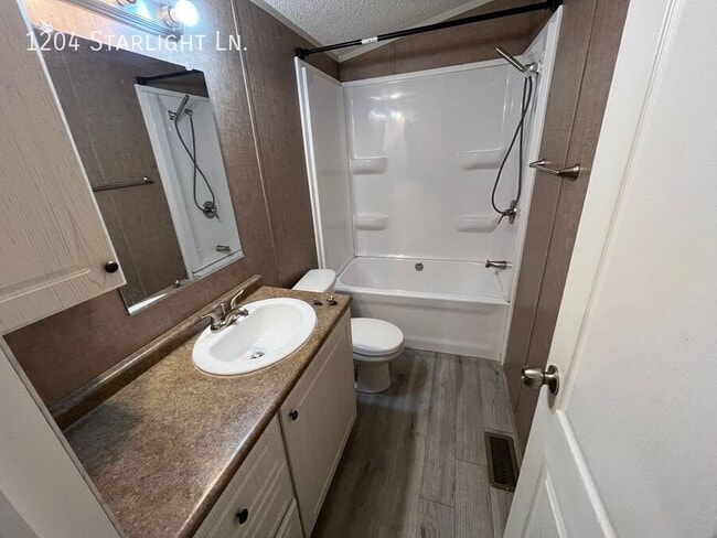 Photo - 1204 NW Starlight Cir