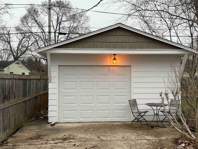 Photo - 320 Rosslyn Ave