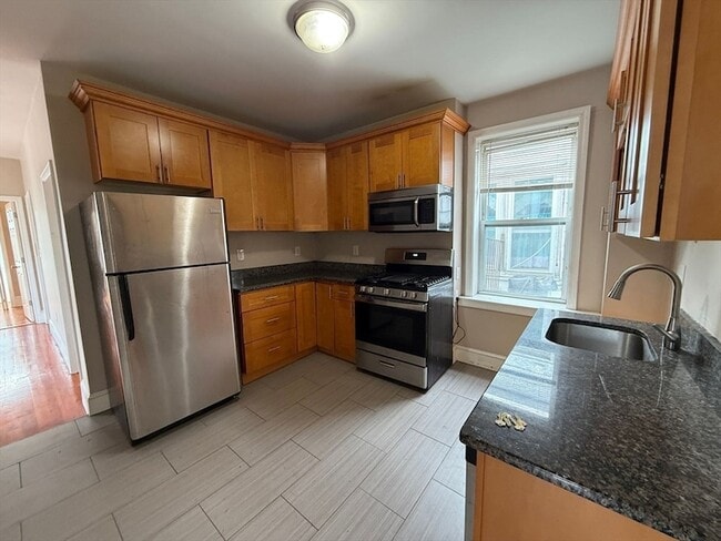 241 Maverick St Unit 3