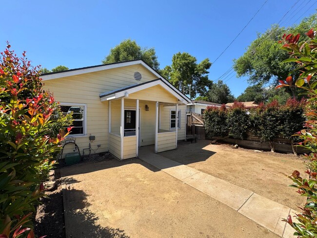 Building Photo - Charming Remodeled Cottage Home in Oak View