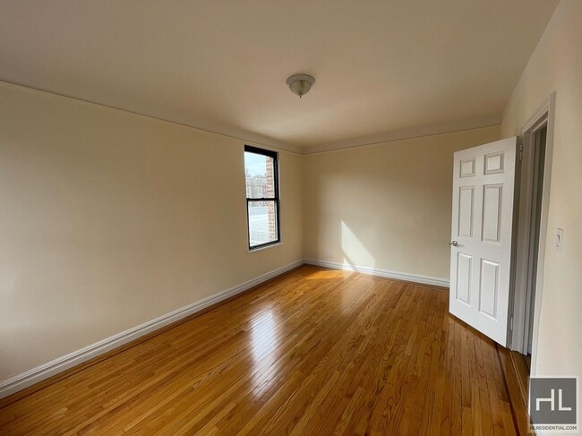 Photo - BROADWAY Unit 4C