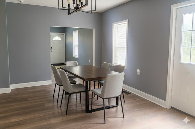 Photo - 1422 E 65th St