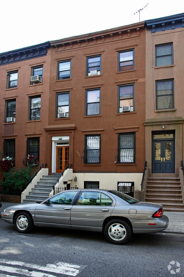 Photo - 120 Dean St Apartments
