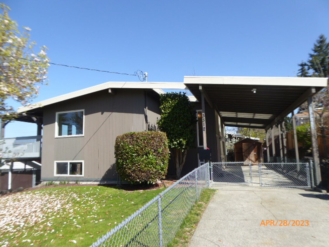 Beautiful 4 Bed 3 Bath Spacious Home in Re... - Beautiful 4 Bed 3 Bath Spacious Home in Re...