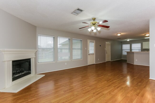Photo - 735 Cedarwood Dr