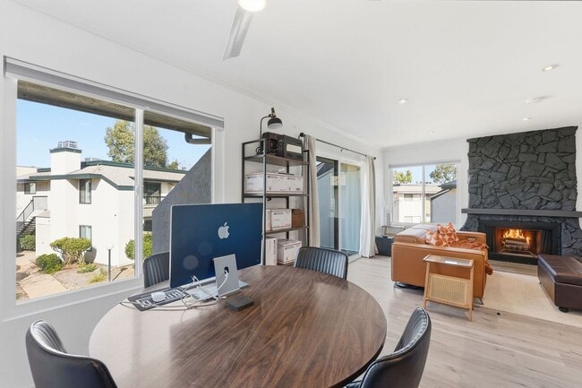 Photo - 450 W Vermont Ave