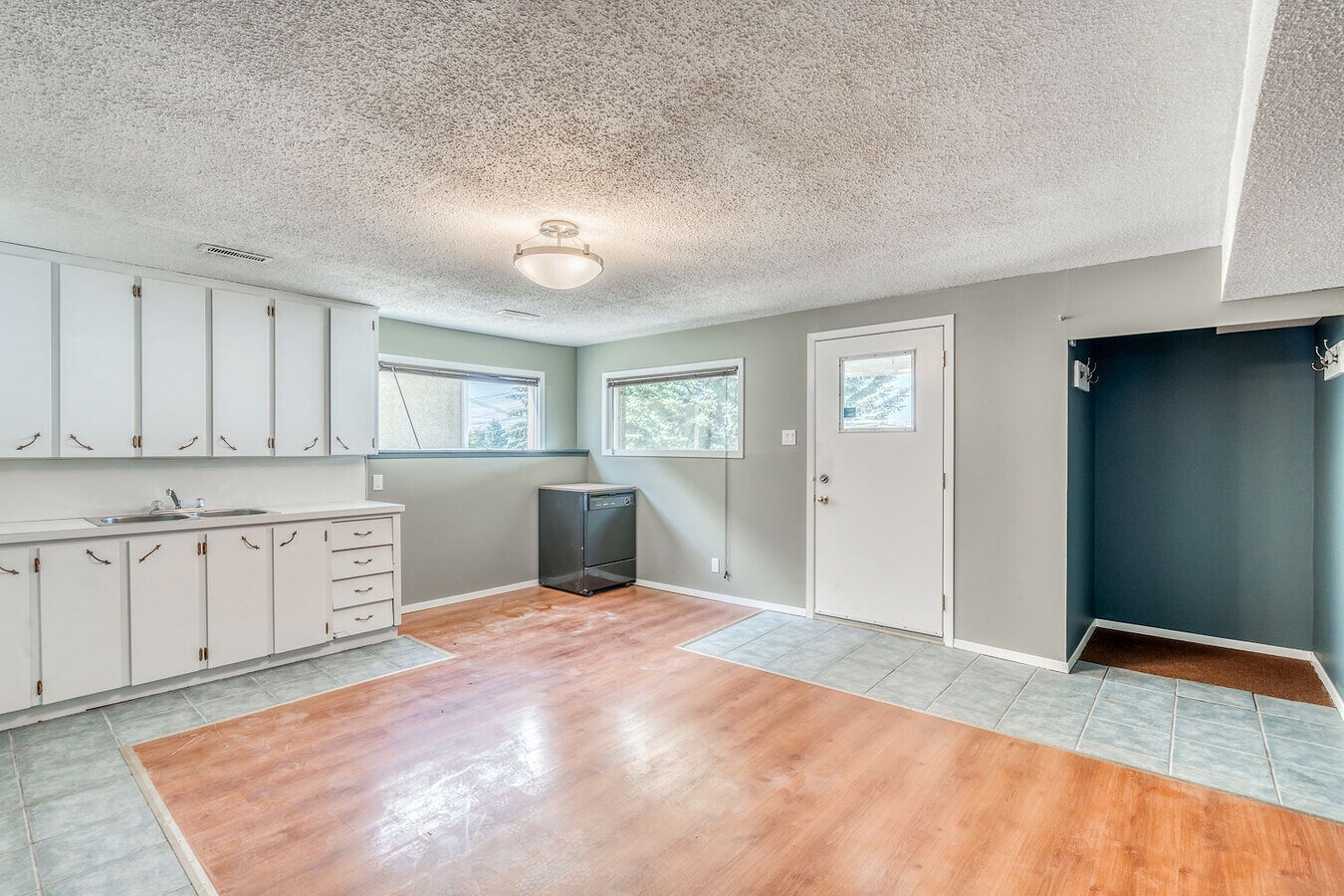 Photo - 2114-B-2123 23 Ave SW