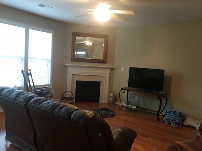 Building Photo - 121 Sonoma Way Unit 121 Sonoma