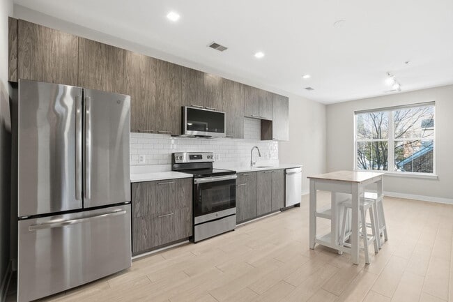 Building Photo - 989 S Buchanan St