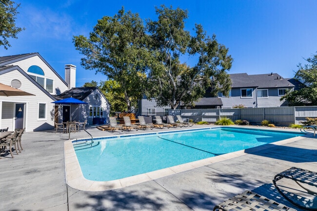 Building Photo - Oak Creek Rental