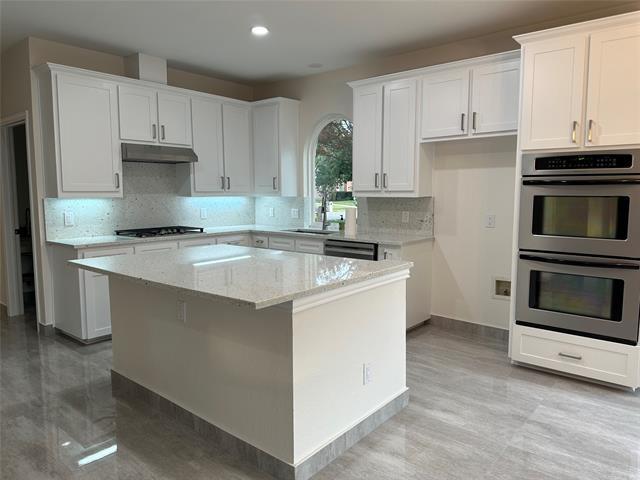 Photo - 304 Glen Hollow